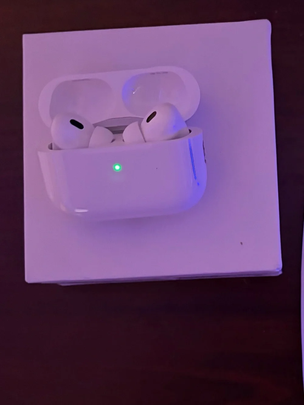 Apple White Earbud Headphones gen2 pro